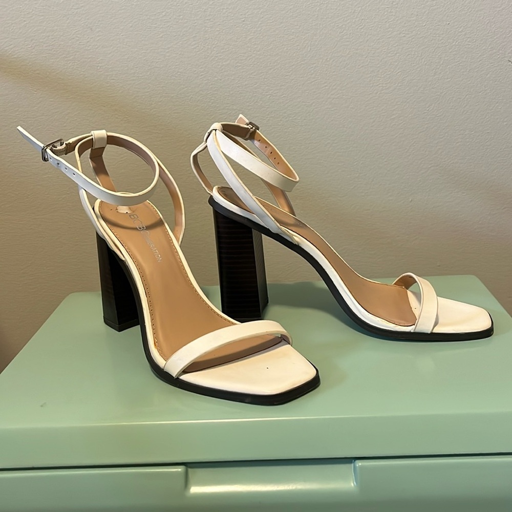 BCBG white sandales